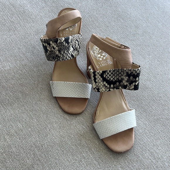 Vince Camuto strap sandals - Picture 2 of 4